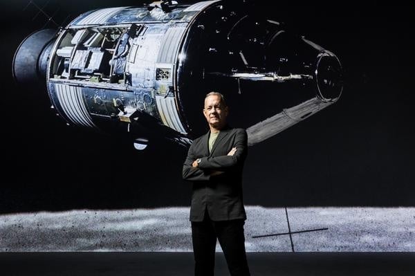 Tom Hanks dans l'exposition - Vaisseau spatial Apollo