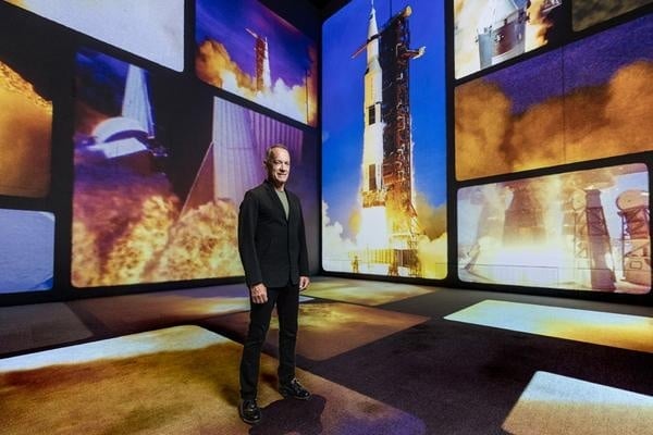 Tom Hanks dans l'exposition - Lancement de fusée