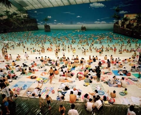 Martin Parr – Seagaia Ocean Dome, Miyazaki, Japon, 1996