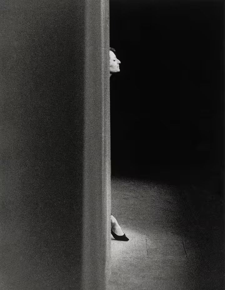 Marcel Imsand – Barbara derrière un rideau de scène