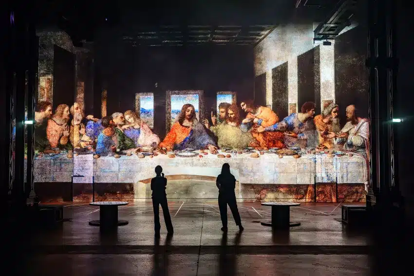 Projection de La Cène de Léonard de Vinci – exposition Renaissance à l'Atelier des Lumières