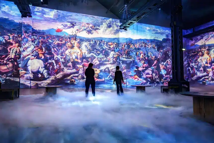 Projection de La Bataille du pont Milvius de Raphaël et Giulio Romano – exposition Renaissance à l'Atelier des Lumières