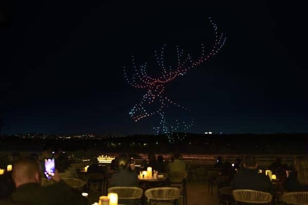 DroneArt Show Paris – Public et bougies à l'Hippodrome Paris-Vincennes