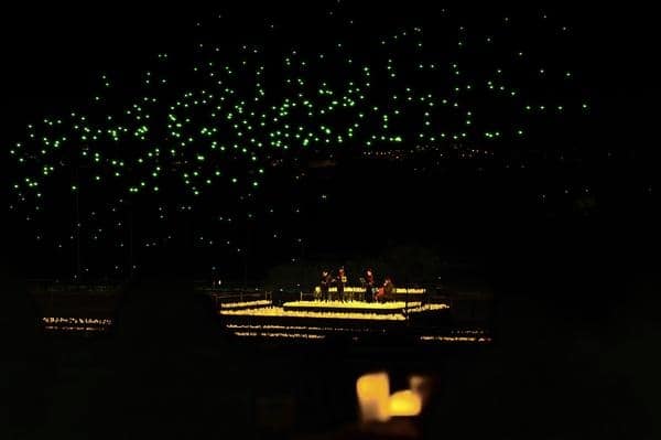 Drones en formation - DroneArt Show Paris Hippodrome Vincennes