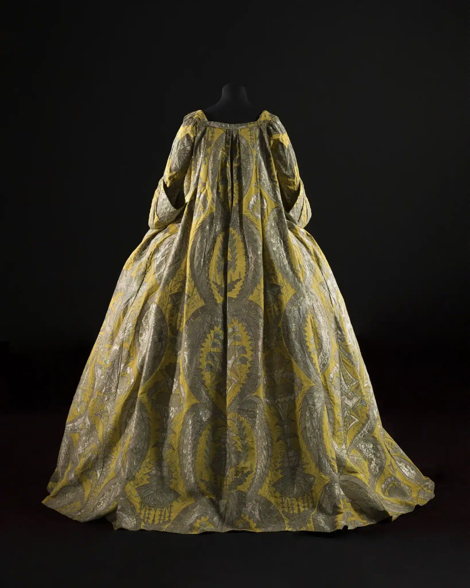 Robe volante étoffe vers 1720-1730 - Palais Galliera