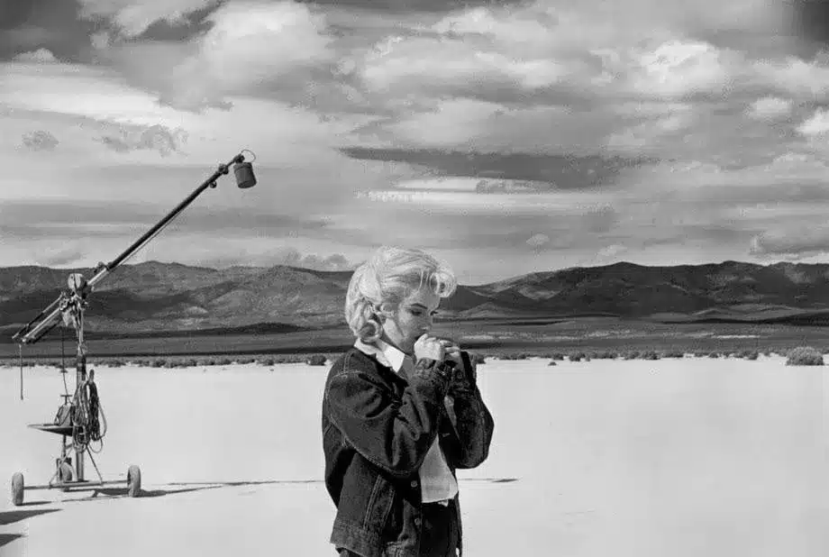 Eve Arnold – Marilyn Monroe on the Nevada desert going over her lines for The Misfits
