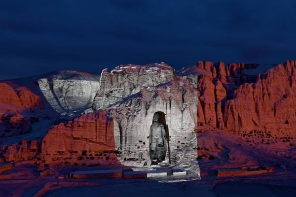 Pascal Convert et Iconem - Falaise et superposition d’archive de la statue du grand Bouddha