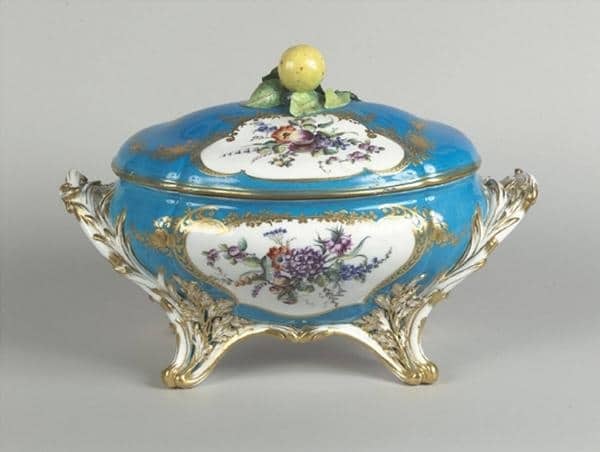 Jean-Claude Duplessis - Terrine du service « bleu céleste de Louis XV »