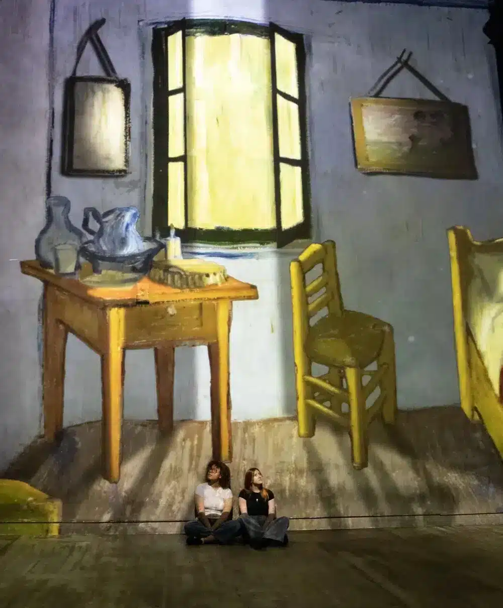 La Chambre de Van Gogh projetée à l’Atelier des Lumières