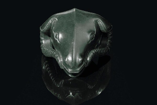 Iran ou Asie centrale, période timouride – Figurine en forme de tête de bélier