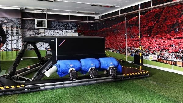Le simulateur de mêlée dans l’atelier du Centre National de Rugby de Marcoussis