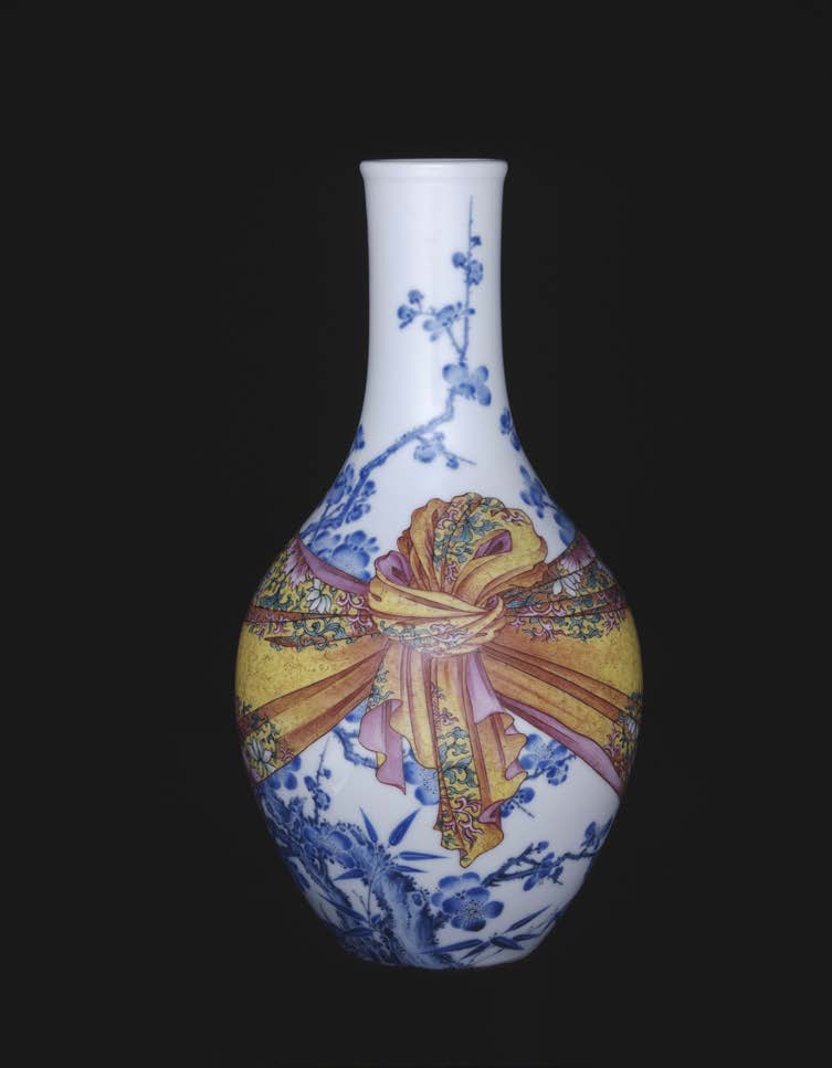 Vase à décor d’étoffe nouée, dynastie des Qing