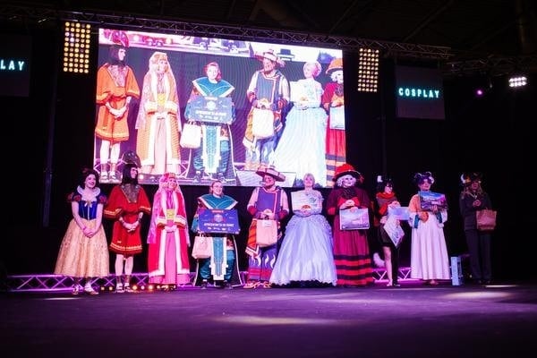 Concours de cosplay – lauréats réunis sur scène