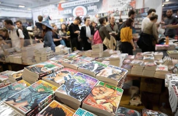 Stand de librairie – volumes de One-Punch Man